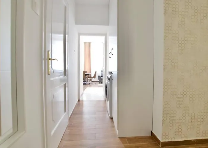Premium By Hi5-vaci Str. 3 Bedroom *