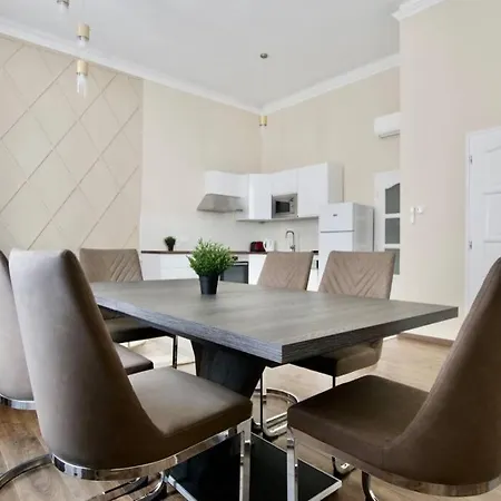 Premium By Hi5-vaci Str. 3 Bedroom *